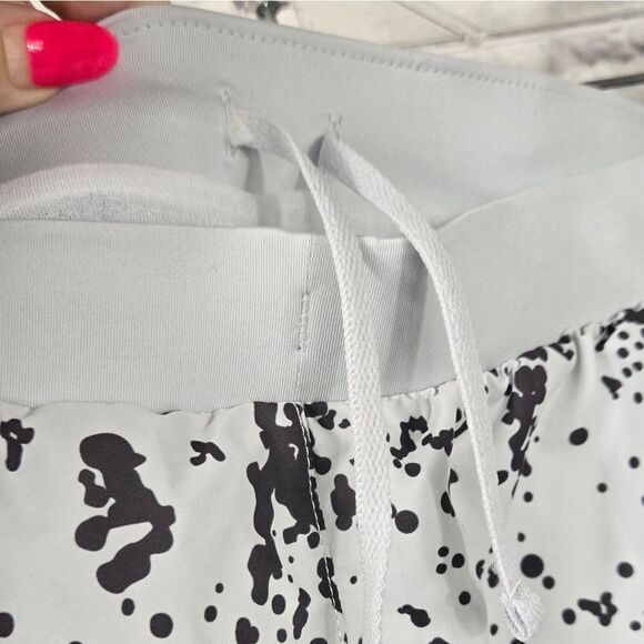 Women's UA Mileage 3.0 Shorts NWT Black/White Speckle Running Lined Quick Dry - Picture 15 of 16